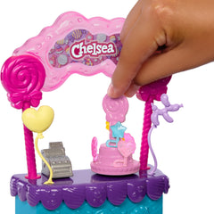 Barbie Poupée Chelsea et Kiosque à Sucettes et Bonbons, 10Éléments