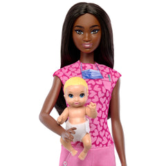 Barbie Poupée Mode Pédiatre, Brunette, Poupée Bébé, Meubles et Acc.