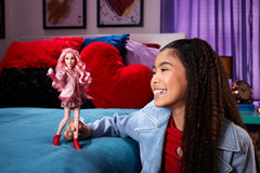 Disney descendants: The Rise Of Red Bridget, Jeune Reine de Cur