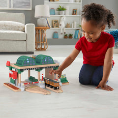 Fisher-Price Thomas et ses Amis Piste en Bois Coffret de Jeu Ramassage de Passagers à La Gare des Quatre Vents