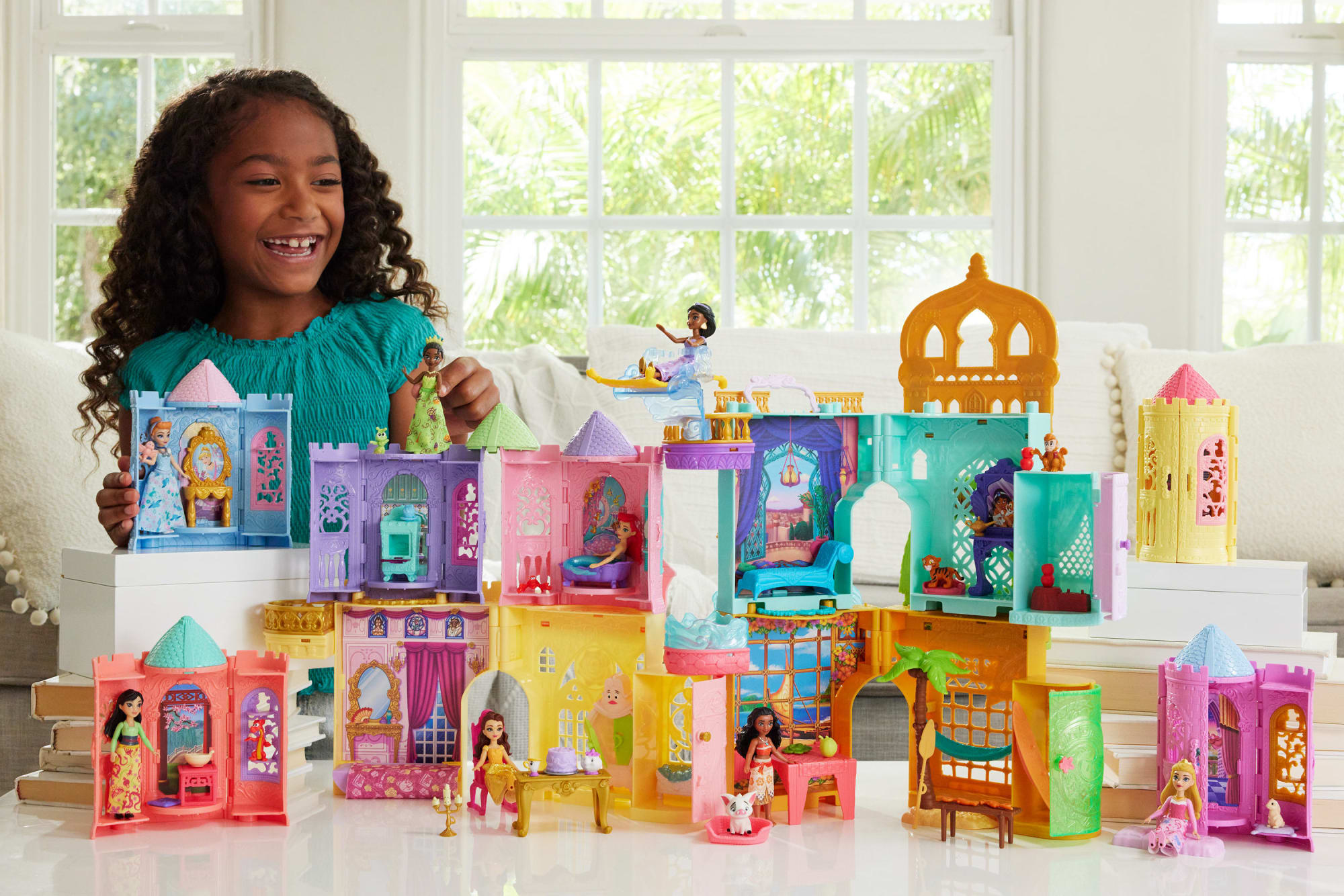 Princesses Disney  Tourelle Surprise  Petite Poupée, 5 Surprises